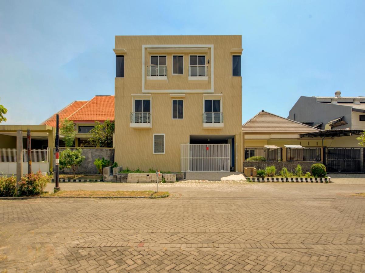 Oyo Life 3987 Kost Aditya Surabaya Exterior photo
