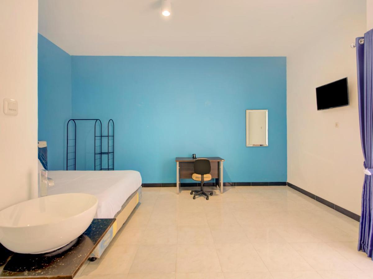 Oyo Life 3987 Kost Aditya Surabaya Exterior photo