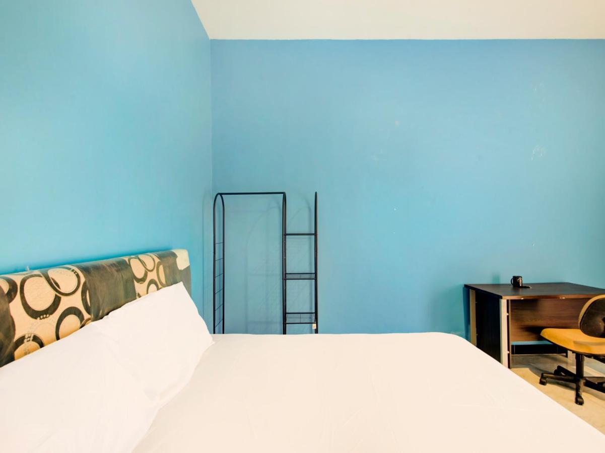 Oyo Life 3987 Kost Aditya Surabaya Exterior photo